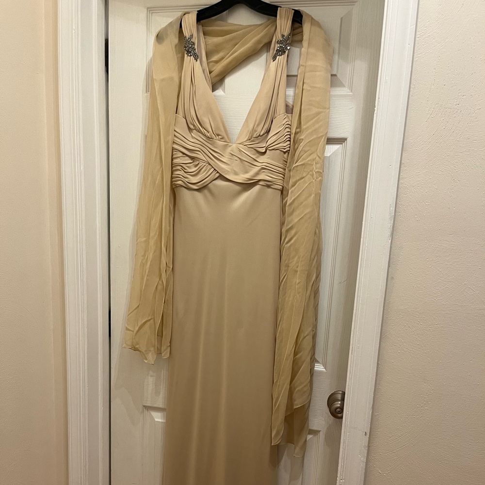 Elegant Champagne Evening Gown – Size 6 – Like New